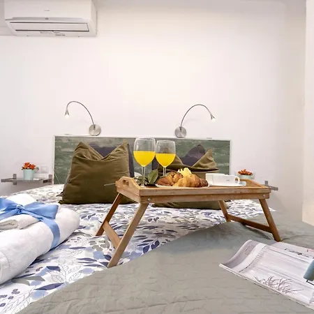 -malagasunapts-merced Private Terrace Apartment