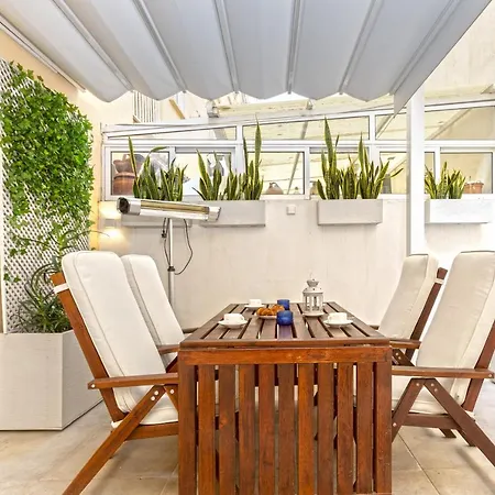 -malagasunapts-merced Private Terrace Apartment